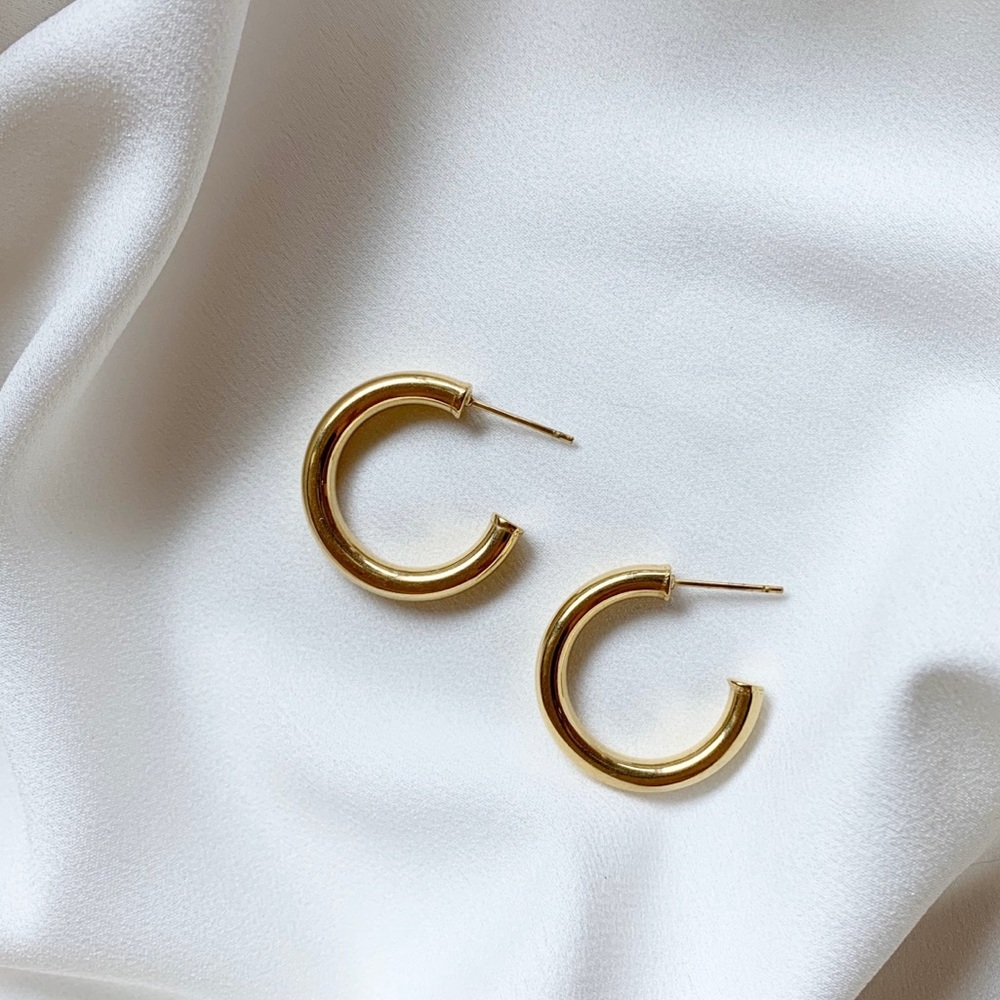18K Gold tube hoop earrings